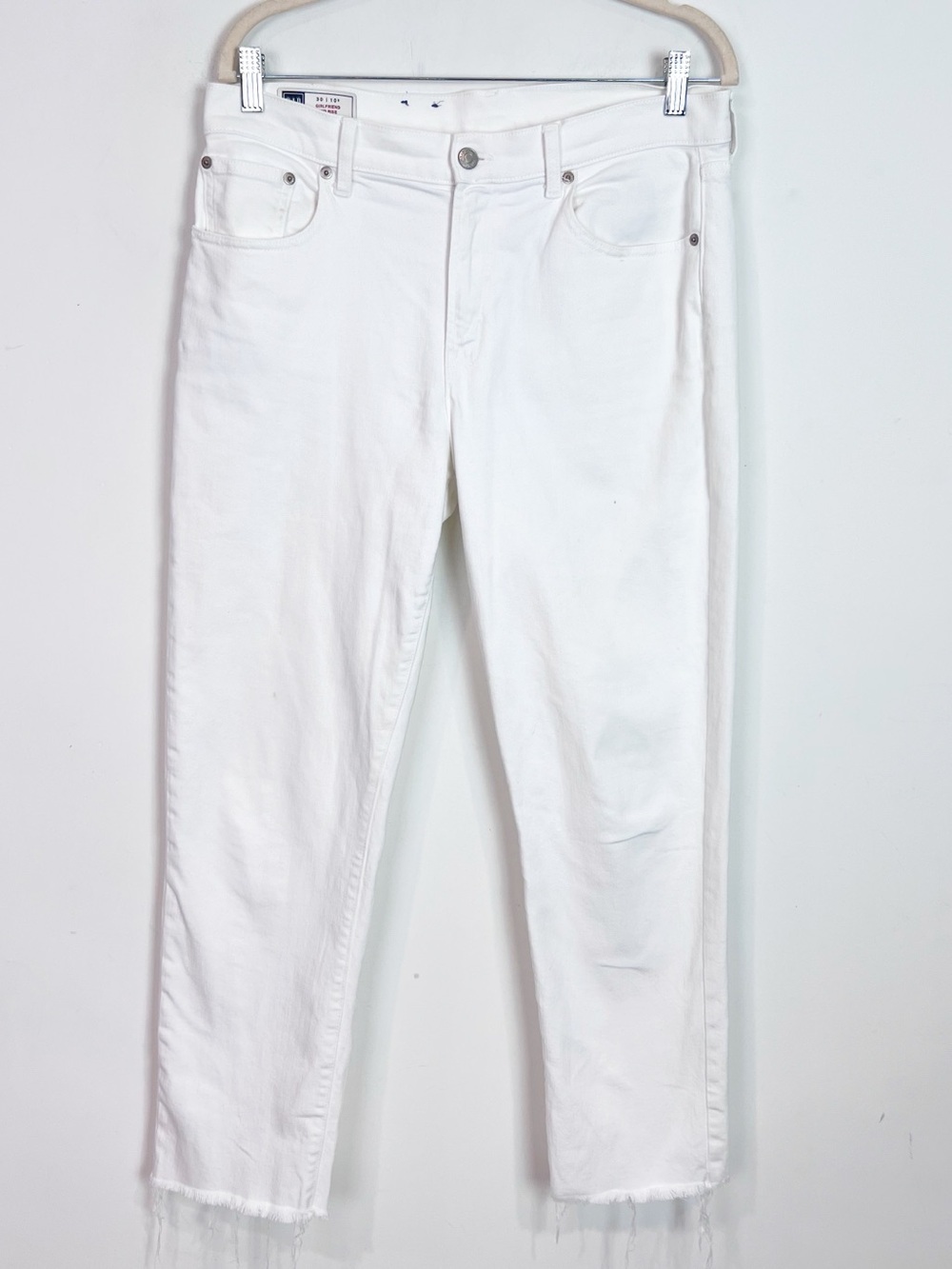 GAP WHITE GIRLFRIEND MID RISE FRAY HEM JEANS ZIP FLY WOMENS SZ 30/10